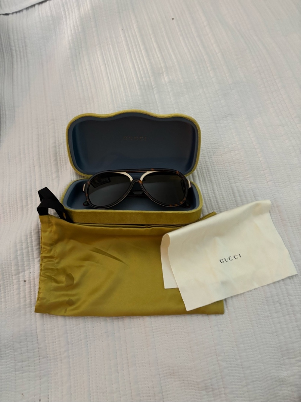 Gucci Black/Brown Aviator Sunglasses with Olive Case